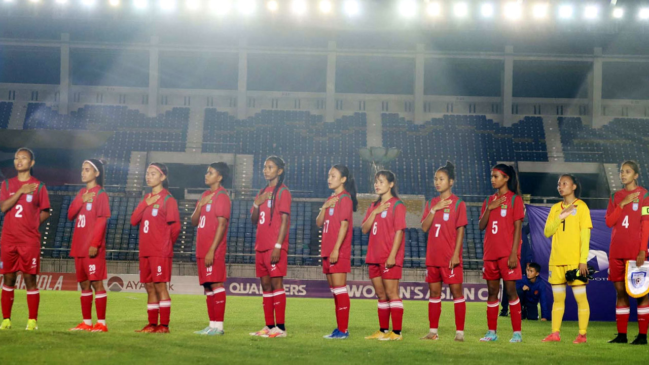 দেশে ফিরলেন ইতিহাস গড়া নারী ফুটবলাররা