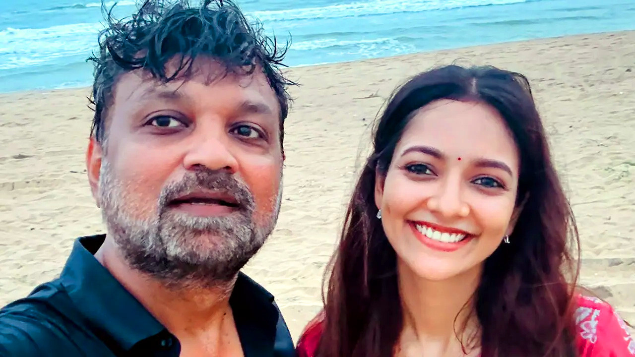 প্রেমের গুঞ্জনে পরিচালক সৃজিত ও সুস্মিতা