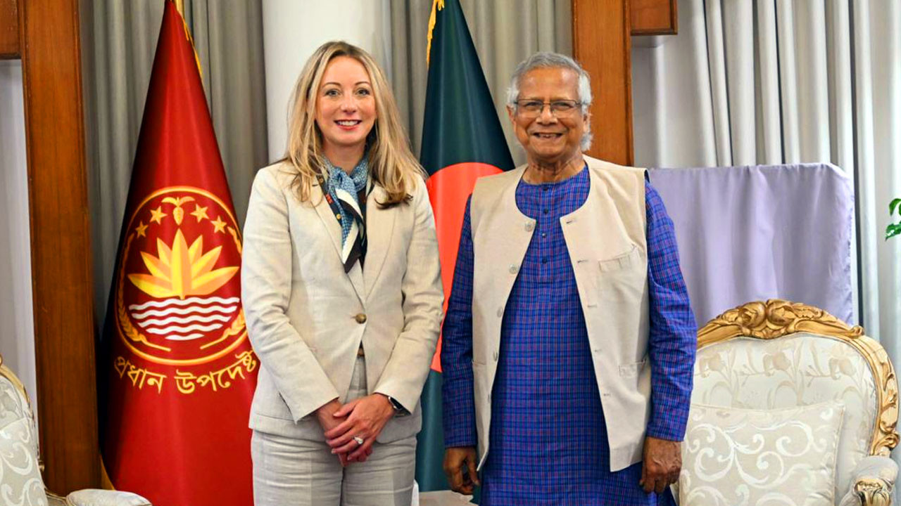 প্রধান উপদেষ্টার সঙ্গে লরেন ড্রেয়ারের বৈঠক