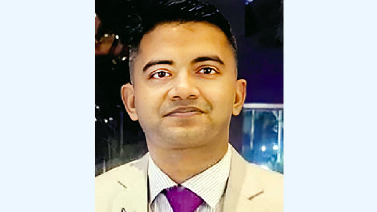 বাংলাদেশ বিমানবাহিনীর তরুণ অফিসার ফ্লাইট লেফটেন্যান্ট তৌকির ইসলাম সাগর