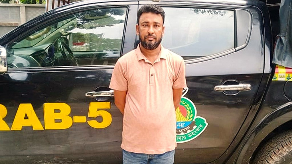 রাজশাহীর বাঘায় ১৭ বছর পর যাবজ্জীবন সাজাপ্রাপ্ত মনিরুল ইসলাম গ্রেপ্তার। ছবি : সংগৃহীত