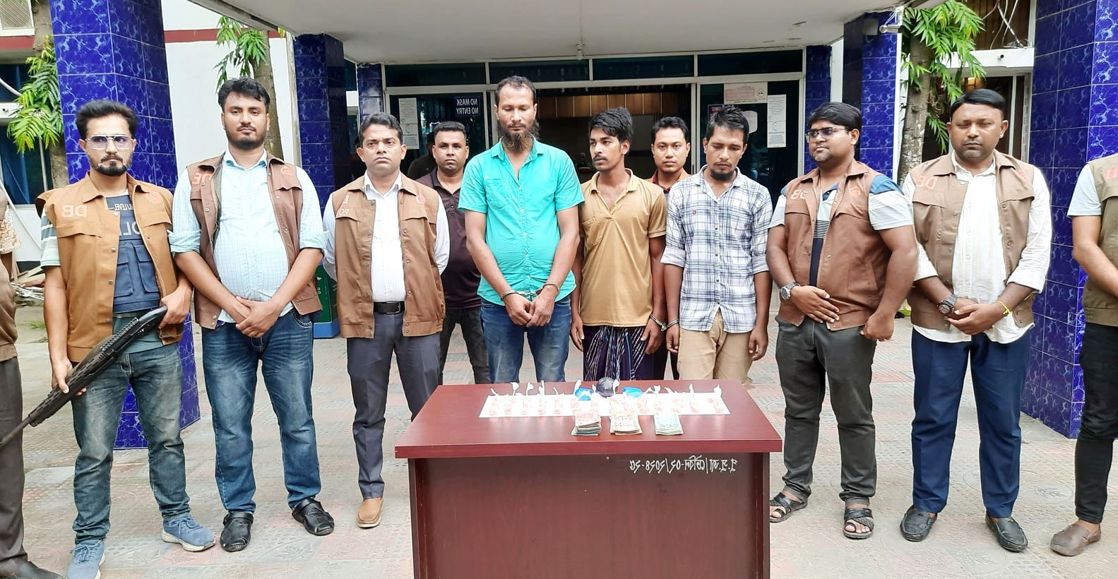 জামালপুরে ইয়াবাসহ তিন মাদক ব্যবসায়ী গ্রেফতার । ছবি : সংগৃহীত