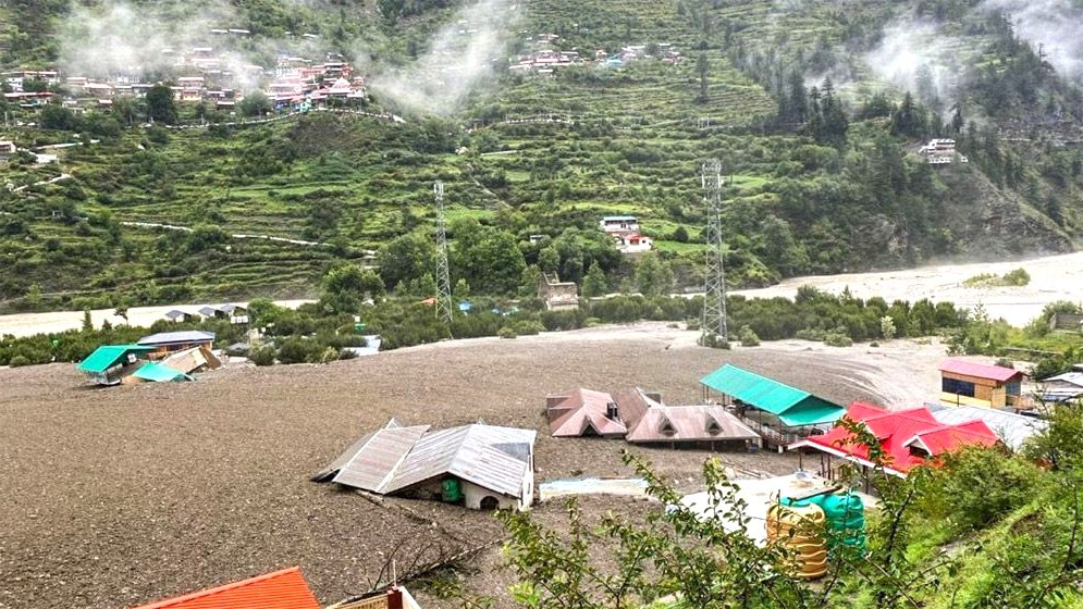 বন্যায় নিখোঁজ ১৫০, সেনা ক্যাম্প থেকে ১১ সেনা নিখোঁজ । ছবি : সংগৃহীত