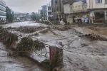 পাকিস্তানে ভয়াবহ বন্যা ও ভূমিধসে নিহত সংখ্যা ৩৫০ ছাড়াল