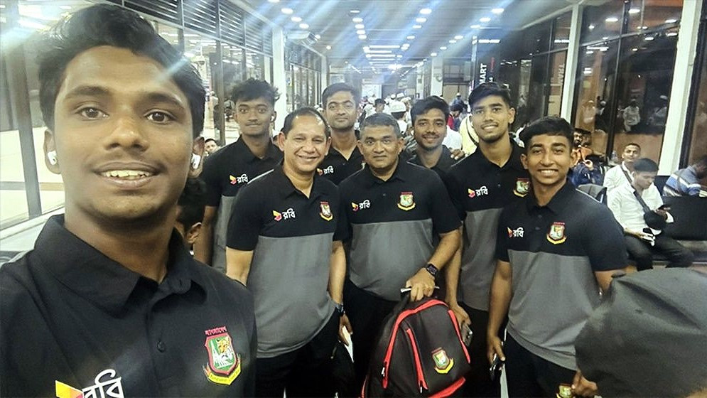ইংল্যান্ডের উদ্দেশে দেশ ছাড়ল অনূর্ধ্ব-১৯ ক্রিকেট দল। ছবি: সংগৃহীত
