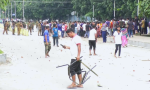 নির্দেশিত কারখানা বন্ধ ঘোষণায় নীলফামারী ইপিজেডে শ্রমিক-পুলিশ সংঘর্ষ। ছবি: সংগৃহীত