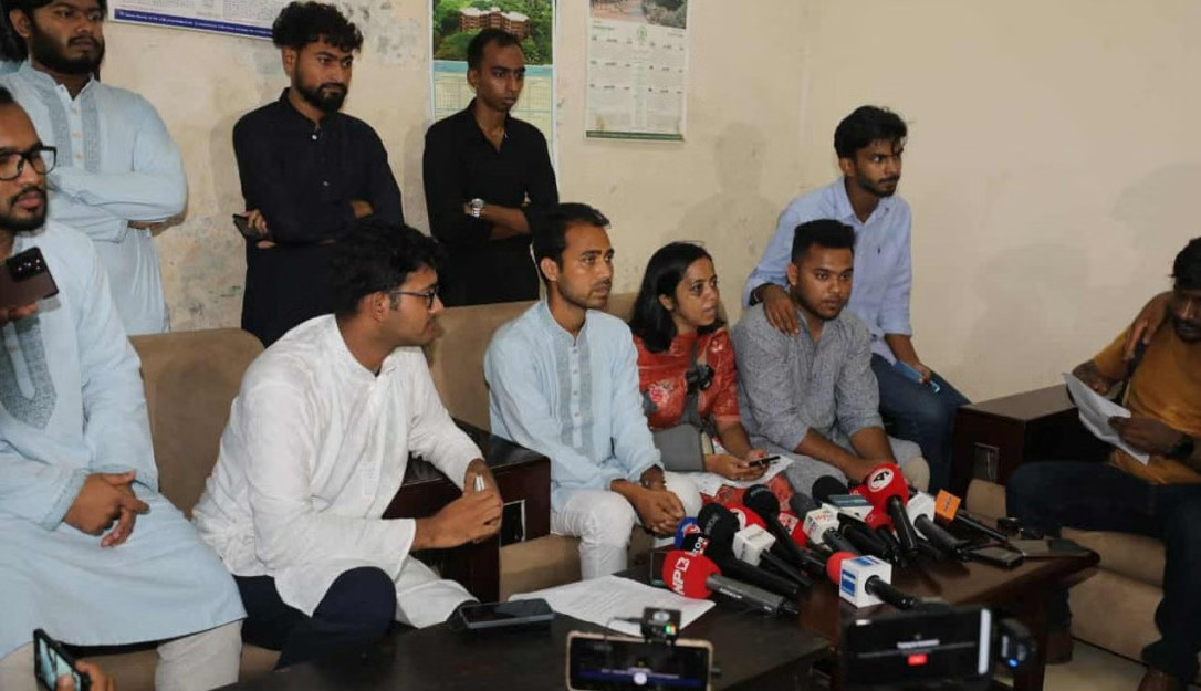 সংবাদ সম্মেলনে নির্বাচন বর্জনের ঘোষণা দেয় ছাত্রদল সমর্থিত প্যানেল। জাকসু নির্বাচন-২০২৫