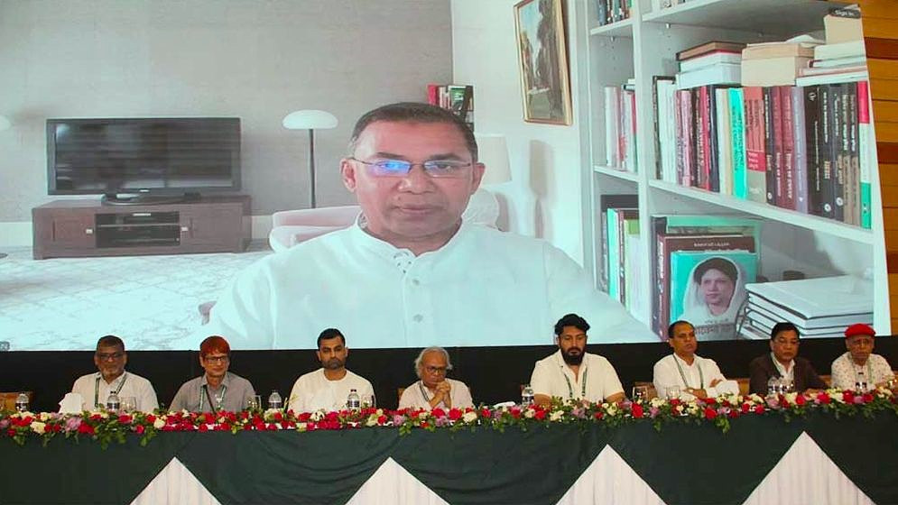 চীন মৈত্রী আন্তর্জাতিক সম্মেলন কেন্দ্রে প্রাণী ও প্রাণের মিলন মেলায় ভার্চুয়ালি বক্তব্য রাখছেন বিএনপির ভারপ্রাপ্ত চেয়ারম্যান তারেক রহমান। ছবি:সংগৃহীত