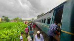 পীরগাছায় পদ্মরাগের ছয় বগি লাইনচ্যুত, রেল যোগাযোগ বন্ধ