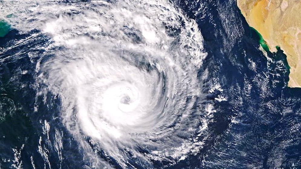 বঙ্গোপসাগরে সৃষ্ট ঘূর্ণিঝড় ‘মন্থা’ ভারতের দক্ষিণ উপকূলের দিকে ধেয়ে আসছে — আইএমডির স্যাটেলাইট চিত্রে ধরা পড়েছে ঝড়ের শক্তিশালী ঘূর্ণন। ছবি: সংগৃহীত