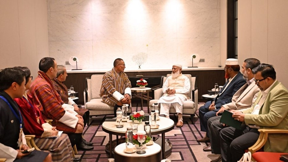 ঢাকায় ভুটানের প্রধানমন্ত্রী শেরিং টোবগে ও জামায়াত আমীর ডা. শফিকুর রহমানের সৌজন্য বৈঠকের মুহূর্ত। ছবি: সংগৃহীত
