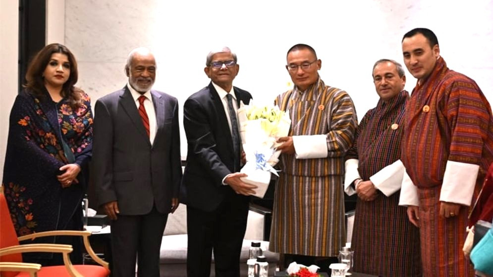 ঢাকায় ভুটানের প্রধানমন্ত্রী শেরিং তোবগে ও বিএনপি মহাসচিব মির্জা ফখরুল ইসলাম আলমগীরের বৈঠকের মুহূর্ত। ছবি: সংগৃহীত