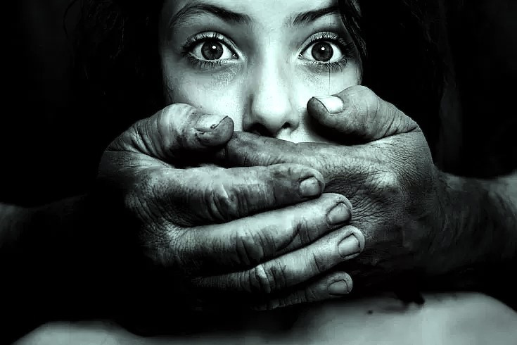 তানোরে গৃহবধূকে অপহরণের ঘটনায় তিনজনের বিরুদ্ধে মামলা দায়ের এবং পুলিশি তদন্ত চলছে। ছবি: সংগৃহীত