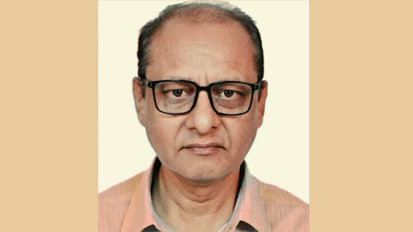 কুতুবদিয়ার একটি বিদ্যালয় পরিদর্শন শেষে সাংবাদিকদের সঙ্গে কথা বলছেন গণশিক্ষা উপদেষ্টা অধ্যাপক বিধান রঞ্জন রায় পোদ্দার।