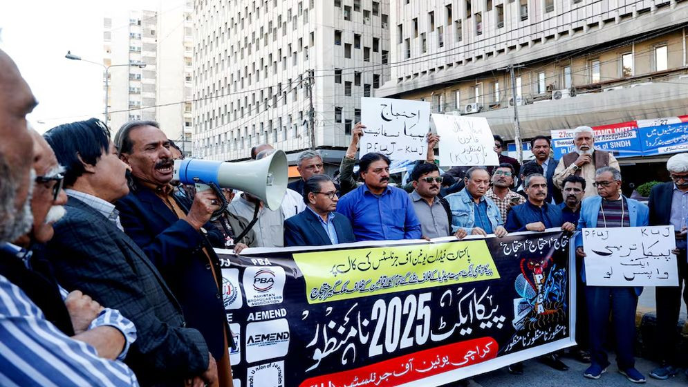 পাকিস্তানে ৮ সাংবাদিকের যাবজ্জীবন কারাদণ্ড, আন্তর্জাতিক উদ্বেগ