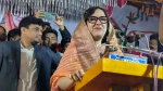 ব্রাহ্মণবাড়িয়ার সরাইলে নির্বাচনী জনসভায় বক্তব্য দিচ্ছেন স্বতন্ত্র প্রার্থী ব্যারিস্টার রুমিন ফারহানা।ছবি: সংগৃহীত