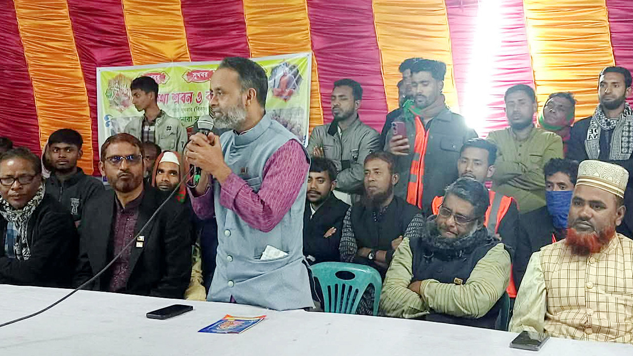 মধুপুরে গারোদের ভূমি বিরোধ নিষ্পত্তির প্রতিশ্রুতি দিলেন ডা. কাফি