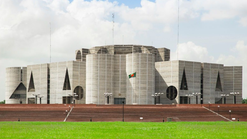 জাতীয় সংসদ ভবনে শপথ অনুষ্ঠানের প্রস্তুতি চলছে; মঙ্গলবার শপথ নেবেন নবনির্বাচিত সংসদ সদস্যরা। ছবি সংগৃহীত