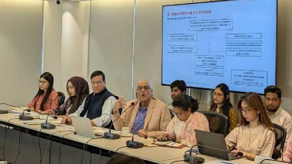 পে স্কেল নির্ধারণে নতুন কমিশন গঠনের আহ্বান ড. দেবপ্রিয় ভট্টাচার্যের