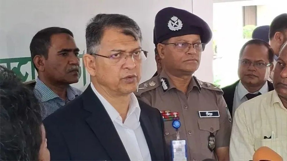 ১০ হাজার অস্ত্র জমা হয়নি, উদ্ধারে কঠোর নির্দেশ স্বরাষ্ট্রমন্ত্রীর