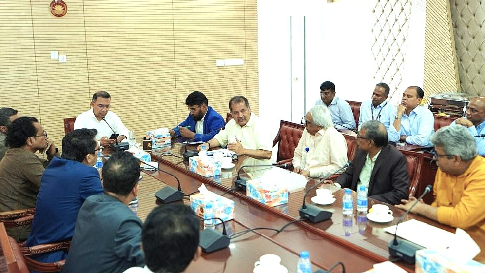 গণমাধ্যমের নির্বাহী ও বার্তা প্রধানদের সঙ্গে মতবিনিময় সভায় মানবিক রাষ্ট্র গঠনে সাংবাদিকদের সক্রিয় সহযোগিতা কামনা করেন প্রধানমন্ত্রী তারেক রহমান। ছবি: সংগৃহীত