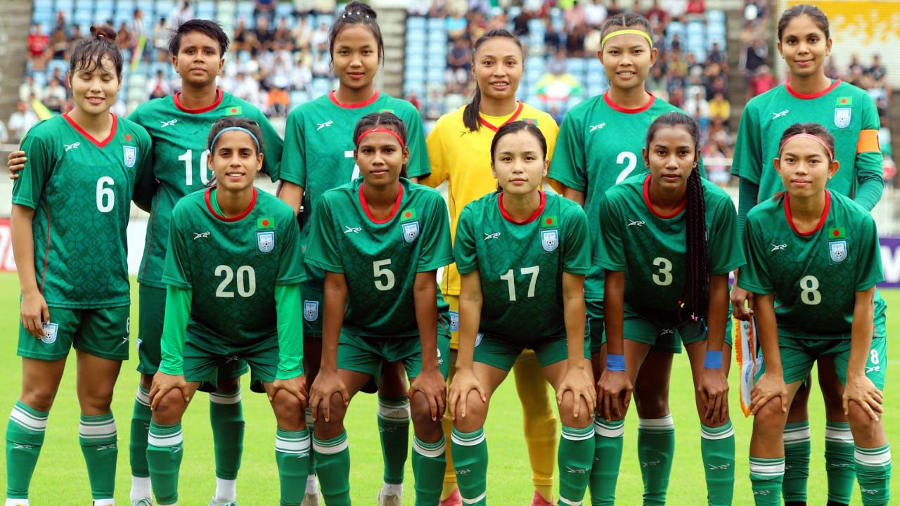এশিয়া কাপে বিজয়ী হওয়ায় বাংলাদেশ নারী ফুটবল দলের জন্য ৫০ লাখ টাকা পুরস্কার ঘোষণা ক্রীড়া উপদেষ্টা ছবি: সংগৃহীত